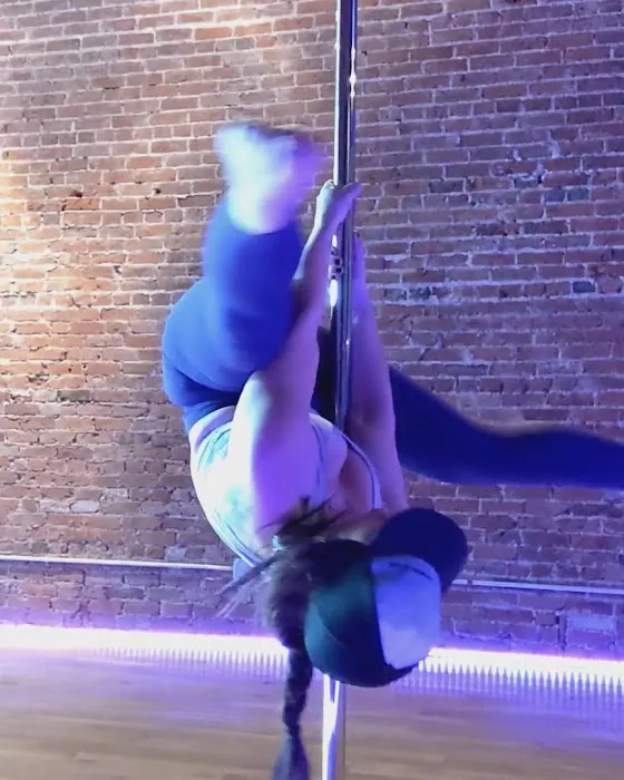 Oh Foxy Pole Dance Studio Picture 3