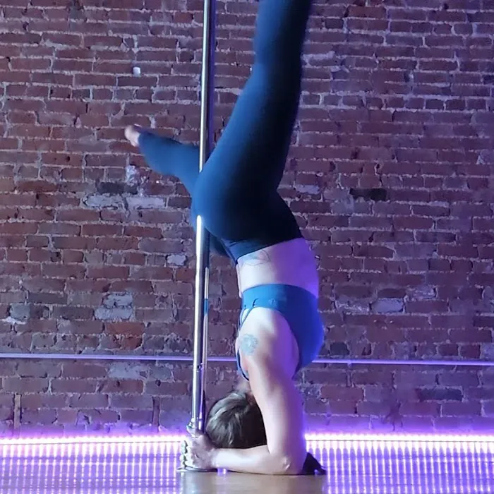 Oh Foxy Pole Dance Studio Picture 5