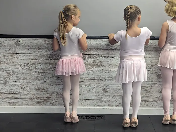 En Pointe Dance Academy Picture 3
