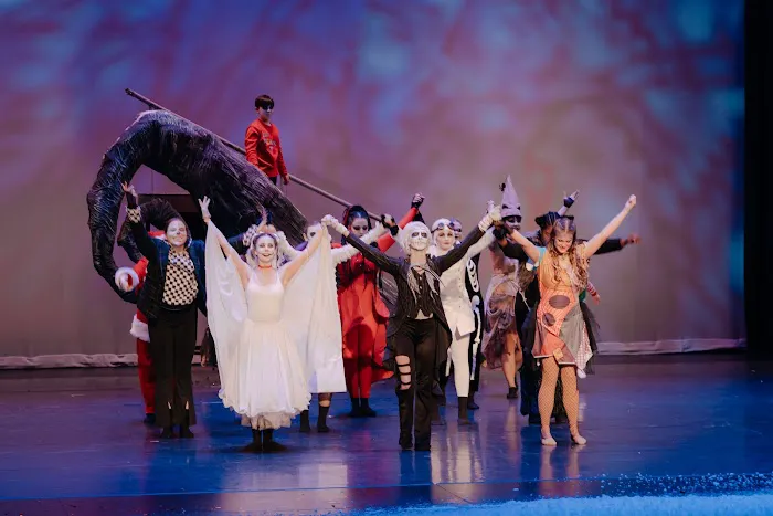 Haus Of Glass Dance Picture 7