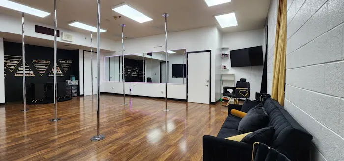 Poles & Polish Luxury Pole Fitness Studio Picture 1