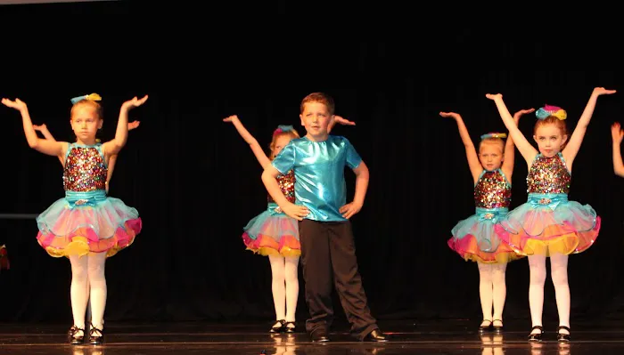 Turning Pointe School Of Dance Picture 4