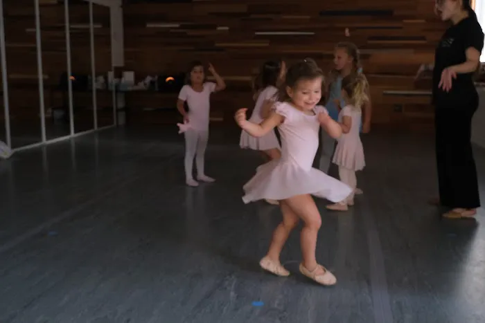 Dance United Picture 8