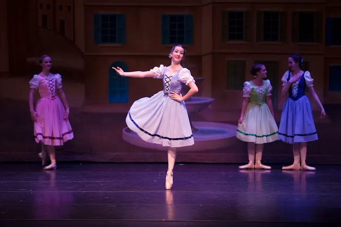 School of Ballet 5:8 Beverly Campus Picture 4