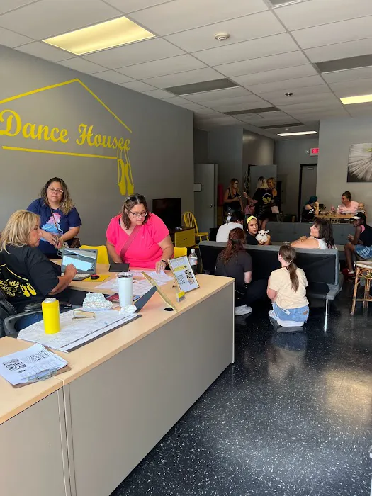 Dance Housee Picture 6