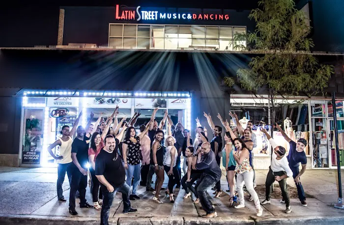 Latin Street Music & Dancing Studio Picture 2