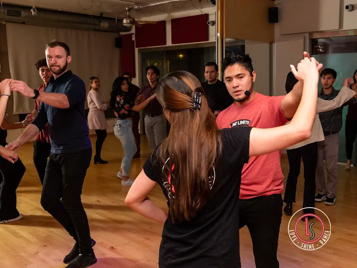 Latin Street Music & Dancing Studio Picture 10