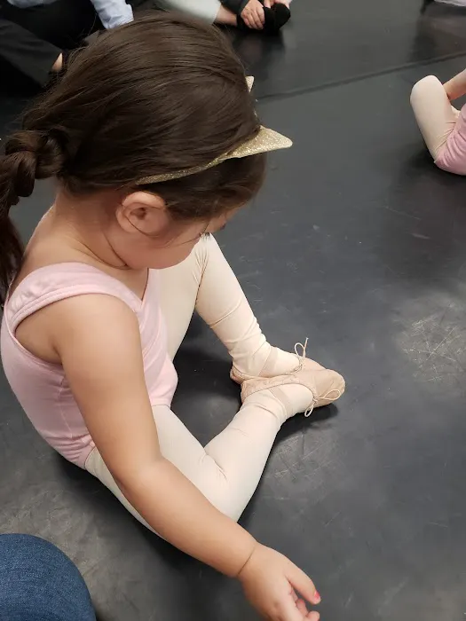 School of Ballet 5:8 Picture 9