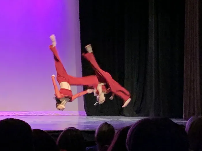 Intricate Dance Chicago Picture 6
