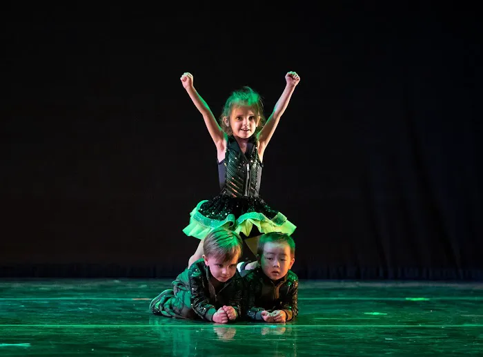 Dance On Broadway Picture 5
