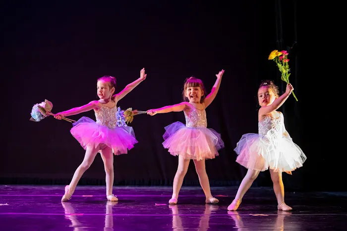 Dance On Broadway Picture 8