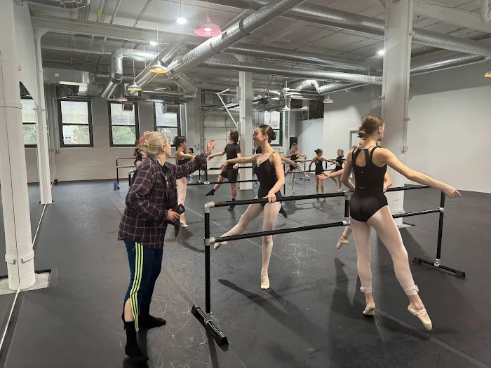 DANCE COLONY Studios Picture 1