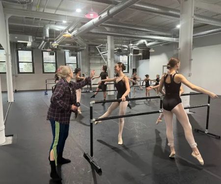 DANCE COLONY Studios