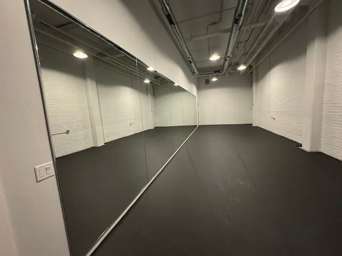 DANCE COLONY Studios Picture 6