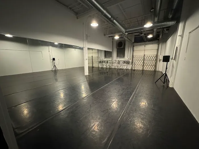 DANCE COLONY Studios Picture 3