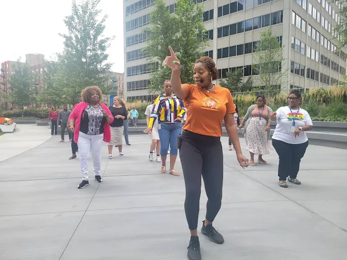 Line Dancing With Ton Picture 2