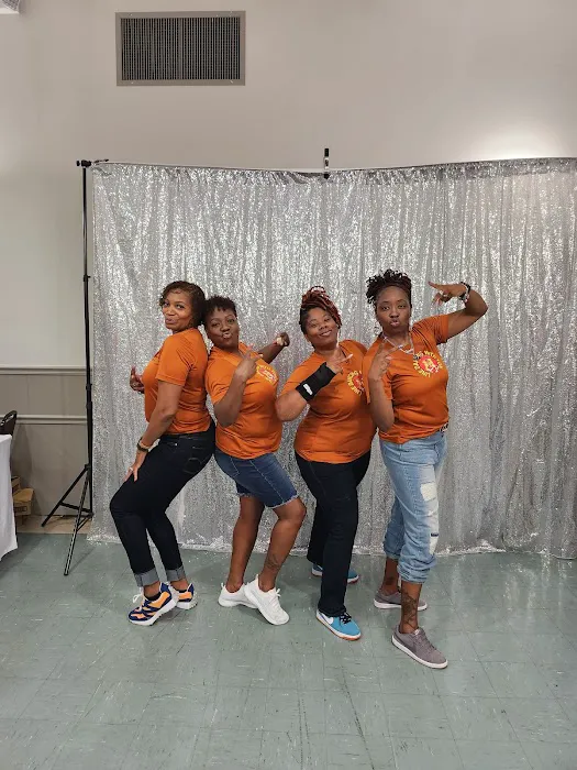Line Dancing With Ton Picture 4