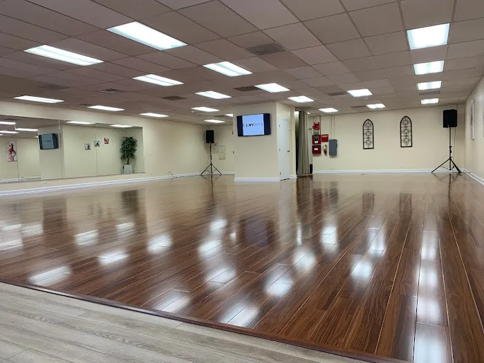 UK Dance Studio Picture 2