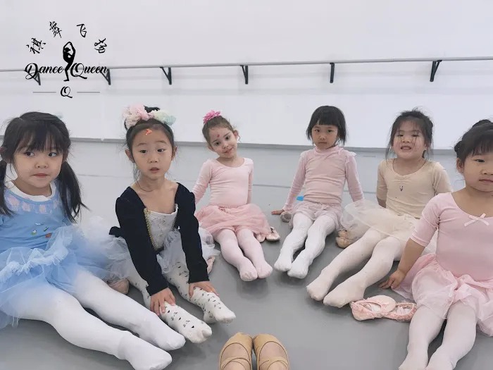 Dance Queen Q Picture 9