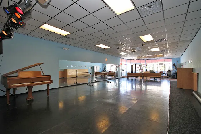 Music House, School of Performing Arts - West Rogers Park Picture 1