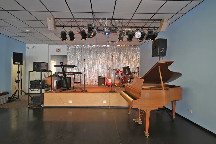 Music House, School of Performing Arts - West Rogers Park Picture 4