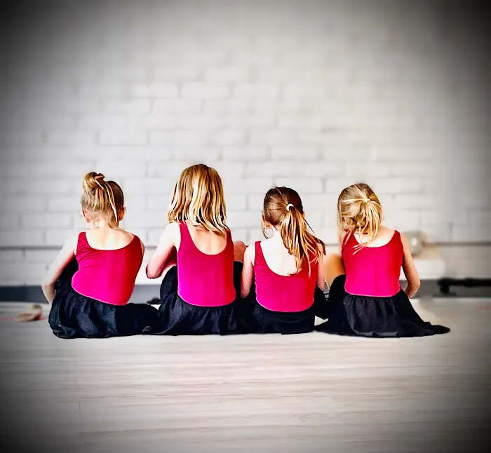 Collective Dance Picture 3