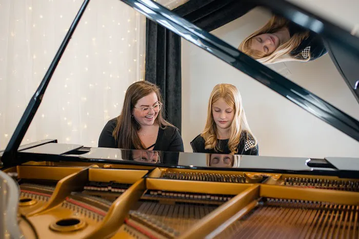 Shallece Saleen Studio - Fine Arts Academy Picture 5