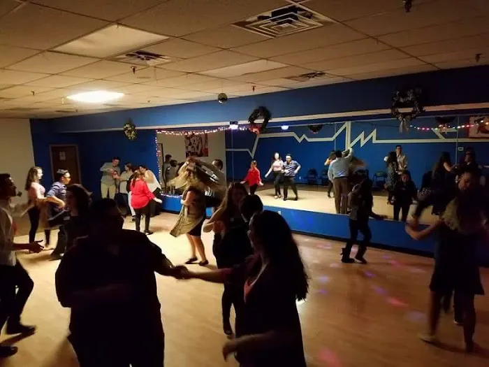 Dance Tonight Picture 10