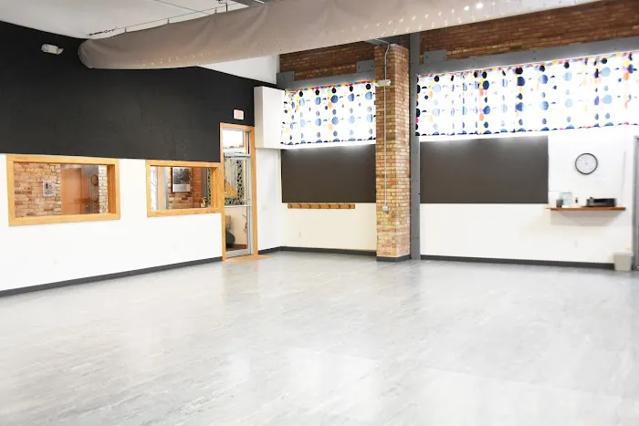 Dance Studio 3-D Picture 9
