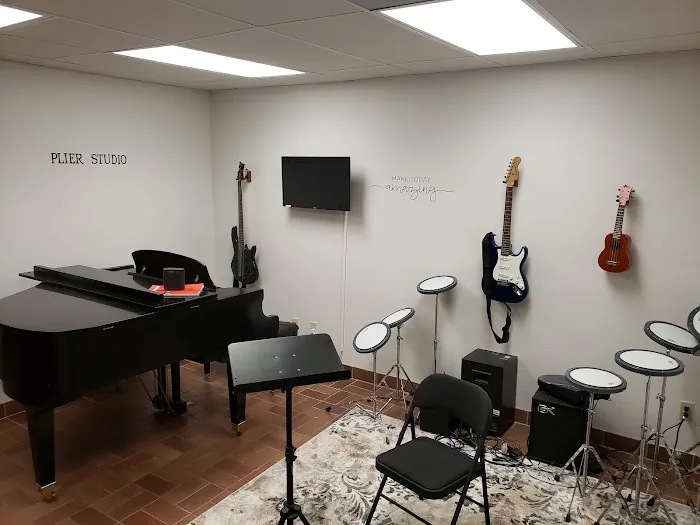 Studio 12 Picture 3