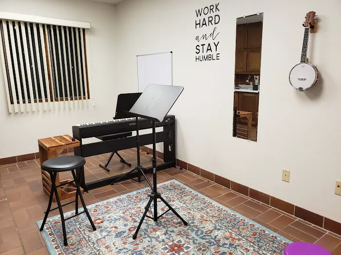 Studio 12 Picture 4