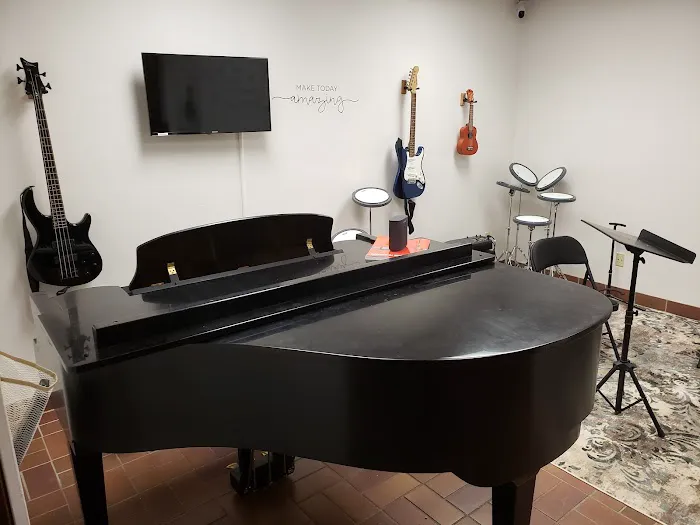 Studio 12 Picture 9