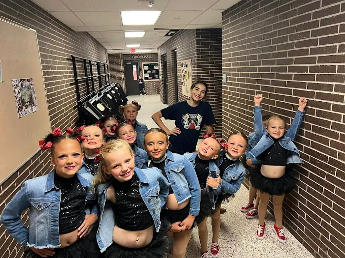 Steppin Out Dance & Tumbling Studio Picture 3