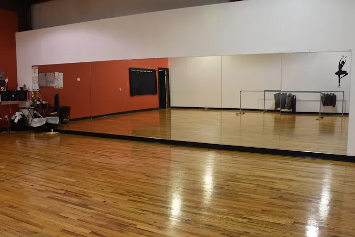 Steppin Out Dance & Tumbling Studio Picture 5