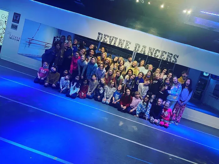 Devine Dancers Picture 3