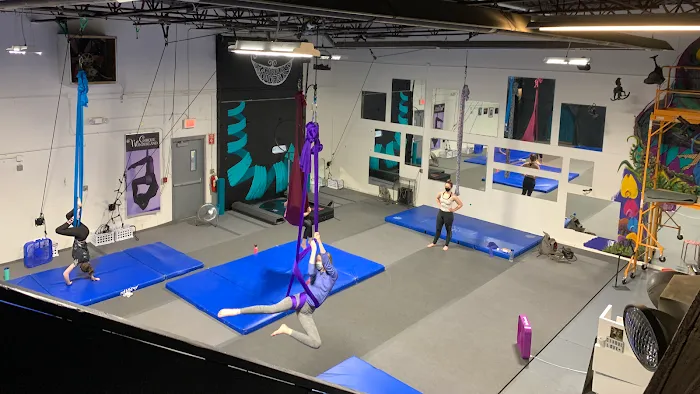 Cirque Wonderland Studios Picture 3
