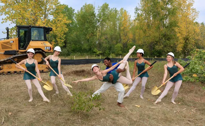 Curio Dance Picture 4