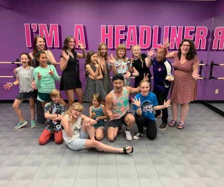 Headline Dance Center