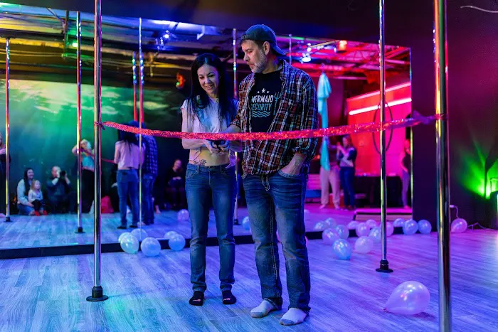 Spinning Sirens Pole & Aerial Fitness Studio Picture 6