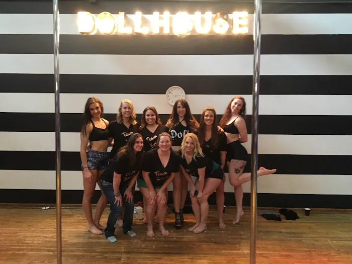 Dollhouse Pole Dance Studio Picture 5