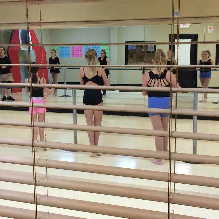 Dancin' Off Broadway Picture 2