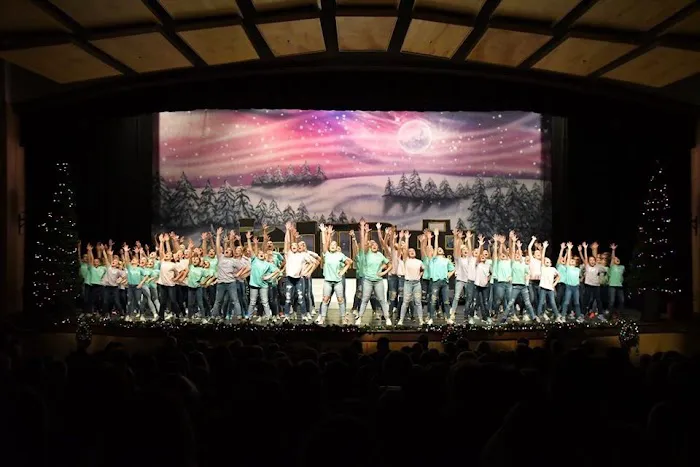 Dancin' Off Broadway Picture 1