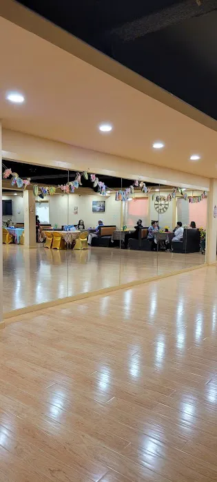 Spotlight Ballroom Picture 6