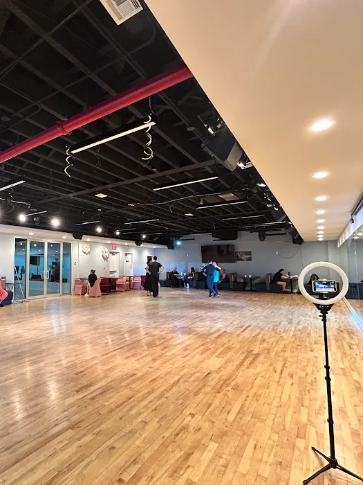 Spotlight Ballroom Picture 10