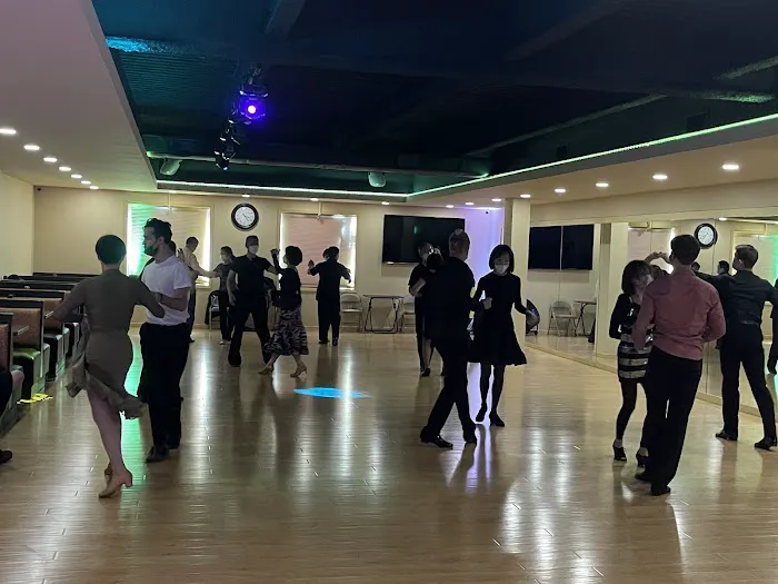 Spotlight Ballroom Picture 5