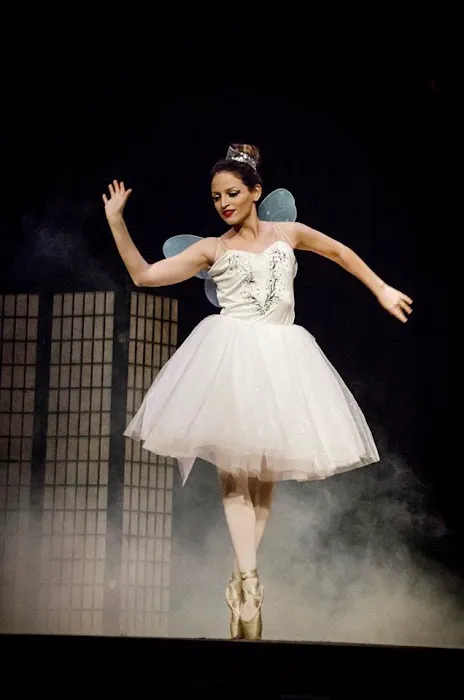En Pointe Picture 2