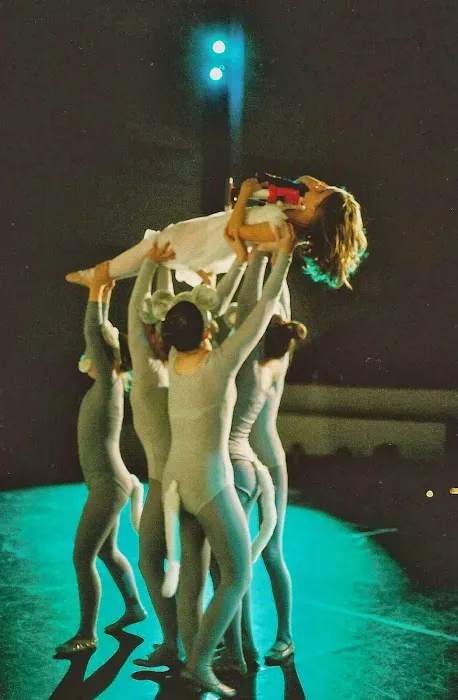 En Pointe Picture 1