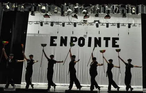 En Pointe Picture 10