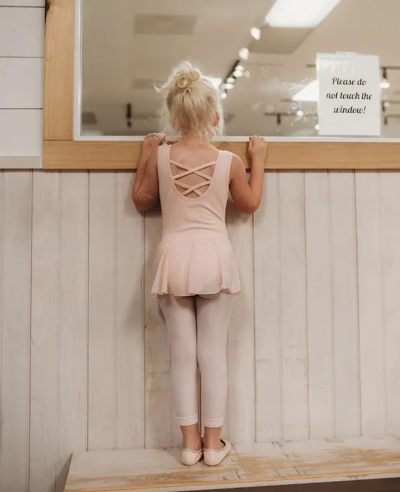 Ballet Adora Picture 6