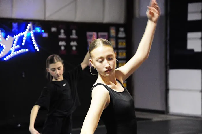 Ellen Alvin Dance Exchange Picture 4